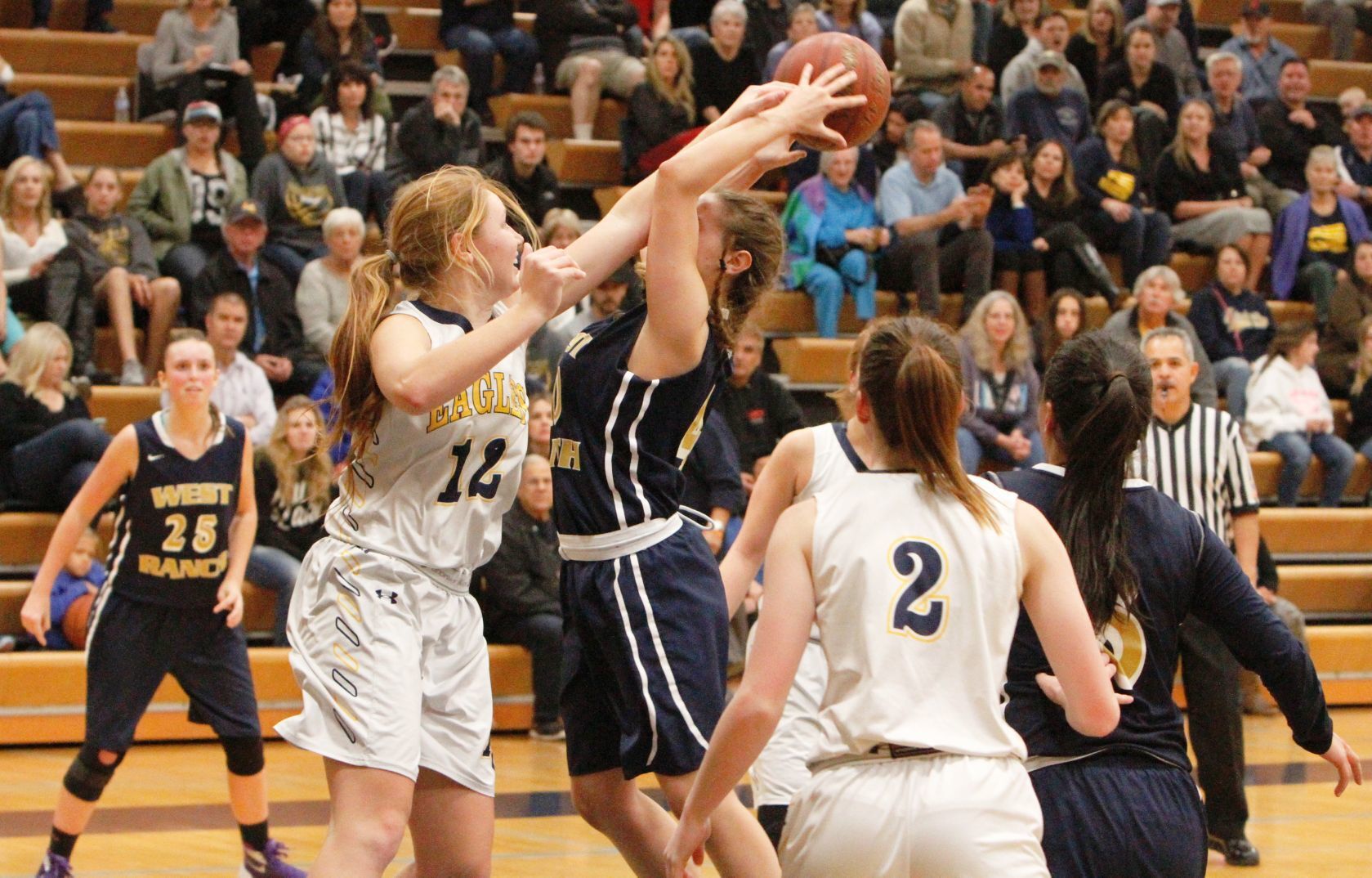 Herlihy, Thoming power Eagles into second round